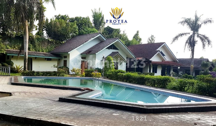 Quick Sale Villa in Cisarua, Bogor, Serene with Swimming Pool