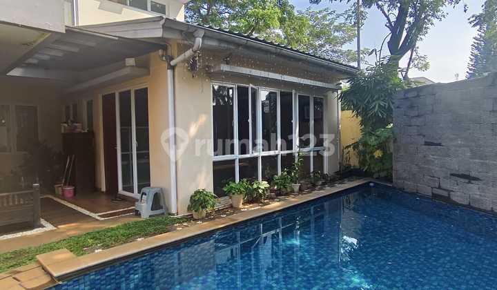 RUMAH ADA KOLAM RENANG SEMI FURNISHED