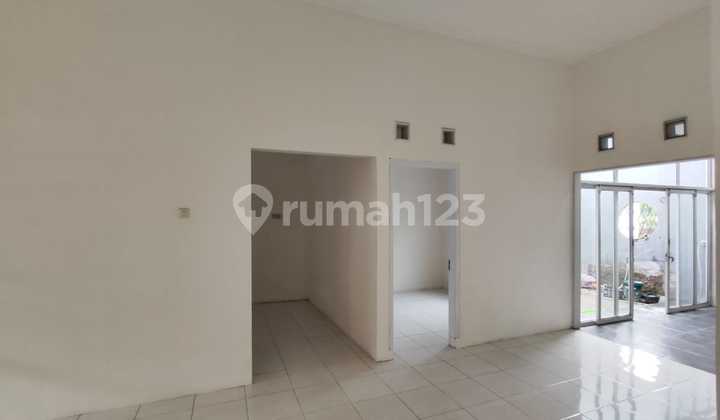 For Sale Beautiful Classic Style House in a Cluster in Cirebon City, Suitable for Modern Families 2