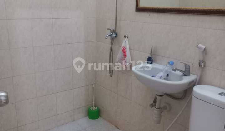 Dijual Rumah Semi Furnished di Griya Loka Bsd
