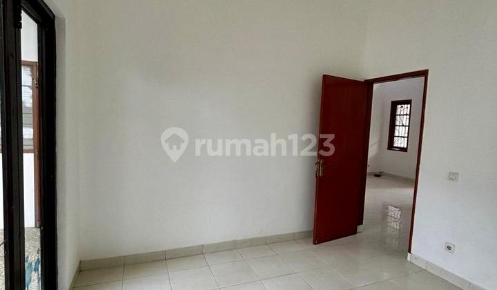 RUMAH LOKASI DEKAT KE STASIUN DAN TOLL  2