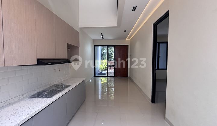 Dipasarkan Rumah Dekat Gerbang Cluster di Kencana Loka, BSD 2