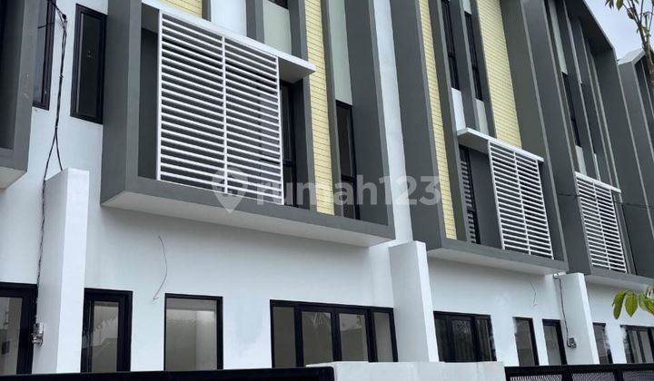 Hybridhome House and Business Premises Prima Harapan Regency Bekasi Area 66 Rp. 1.82 Billion 3 Bedrooms 3 Bathrooms 1