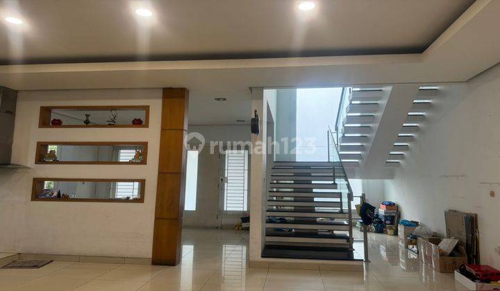 Rumah 2 Lantai Full Furnished Pik Grisenda 2