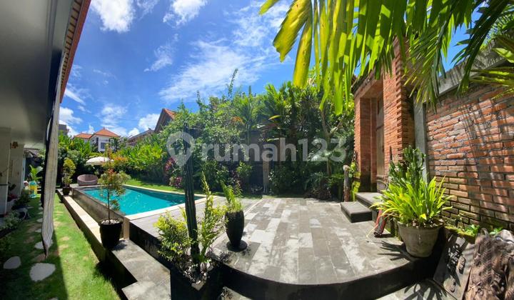 Villa Modern dengan Pemandangan Sawah di Canggu