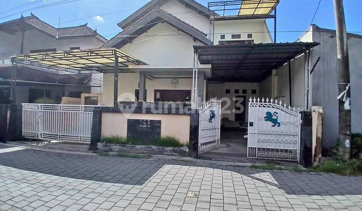 Rumah Dua Lantai Dengan Halaman Belakang Luas Dekat Renon 2