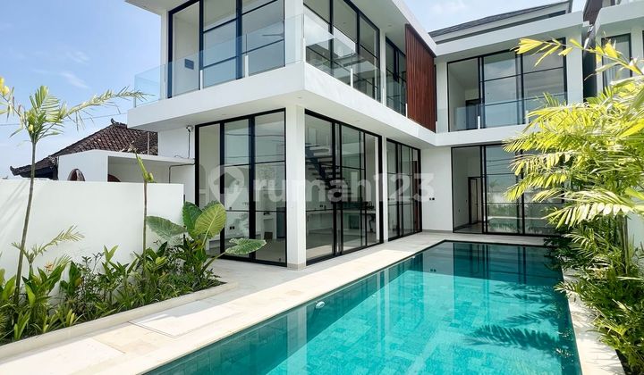 Stunning Mediteranian Style 4-bedrooms Villa In The Heart Of Babakan Canggu For 5 Years Rental