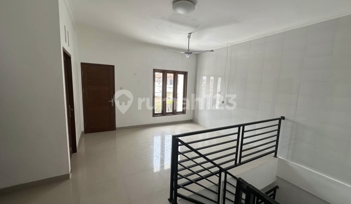 Two-Story House Near Renon, Tukad Batanghari Two-Story House Near Renon, Tukad Batanghari