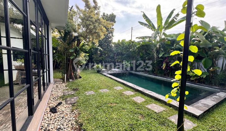 Modern Chic Villa In Prime Berawa, Canggu
