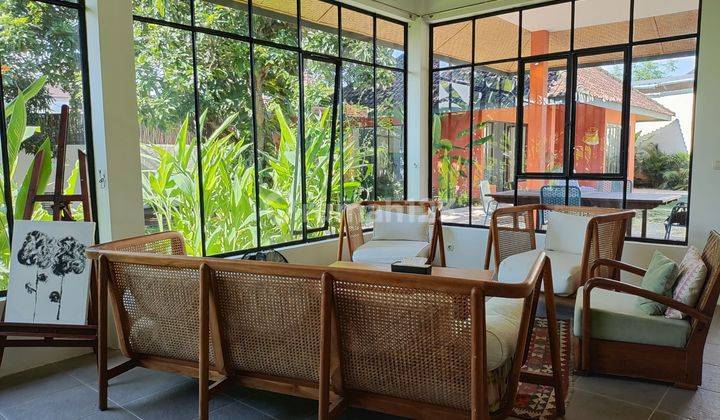 Villa with big garden in Kerobokan, North Kuta  2