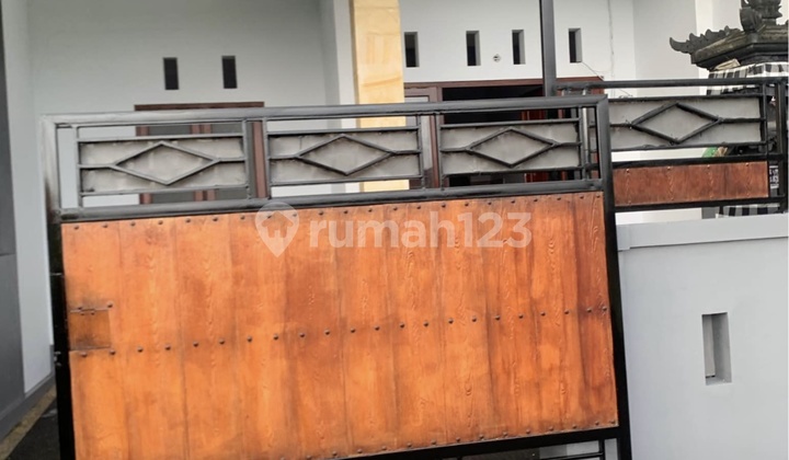 Di Kontrakan Rumah Lantai 2 di Kargo Gatsu Barat 2