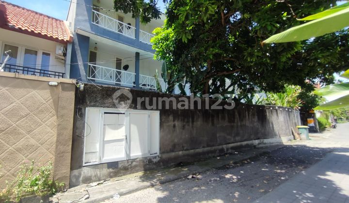 Hotel 3 Lantai Dengan Resto Terletak Di Jl. Petitenget Dekat Seminyak