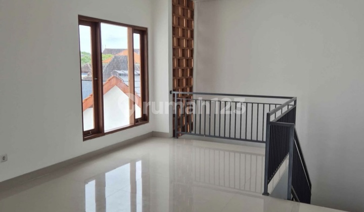 Rumah Baru 2 Lantai Semi Furnished Dekat ke Sanur 2