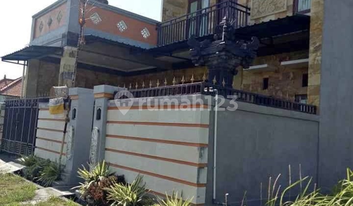 Rumah Semi Furnished dengan Rooftop di Gianyar