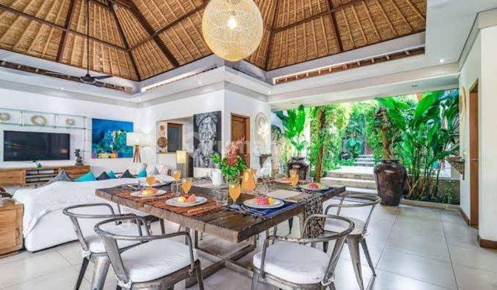 Stunning Villa For Lease At Kerobokan Area Only 10 Minutes To Seminyak 2