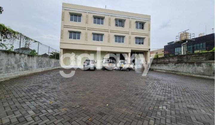 New Strategic Shophouse on Raya Teuku Umar Barat Kerobokan Badung, Bali 1
