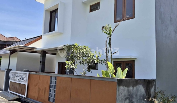 Rumah Baru 2 Lantai Semi Furnished Dekat ke Sanur