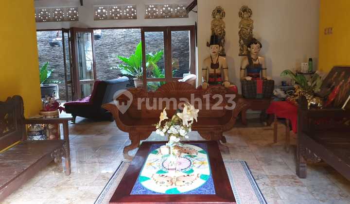 House Near Main Road and Living World Mall 2