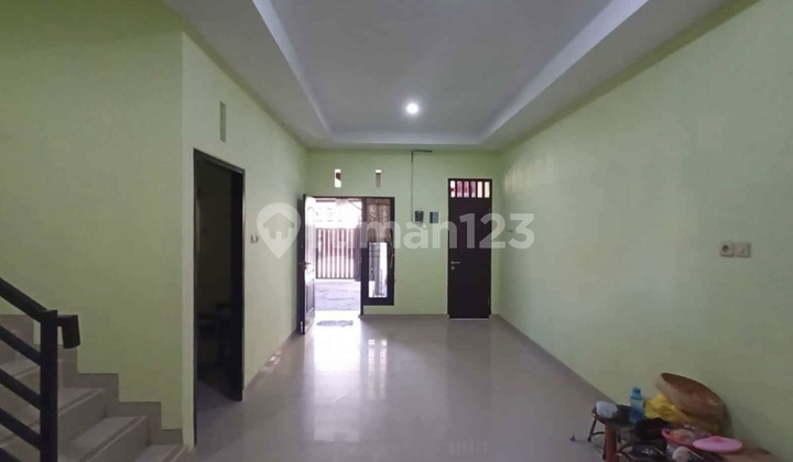 Dikontrakkan Rumah Dua Lantai Dengan Lingkungan Nyaman Dan Pemandangan Hijau Dikontrakkan Rumah Dua Lantai Dengan Lingkungan Nyaman Dan Pemandangan Hijau