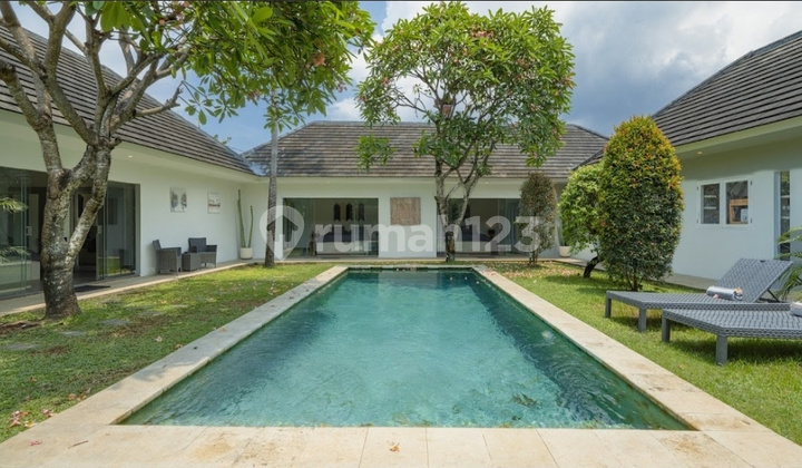 Villa Kerobokan with Garden near Seminyak and Petitenget Villa Kerobokan with Garden near Seminyak and Petitenget