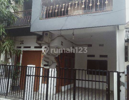 Rumah Mungil Di Taman Kedaung 1