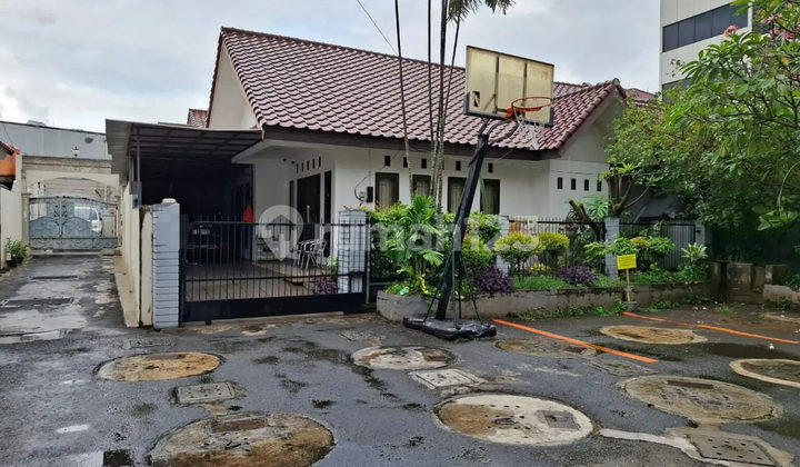 Strategic House in West Cilandak, South Jakarta Strategic House in West Cilandak, South Jakarta