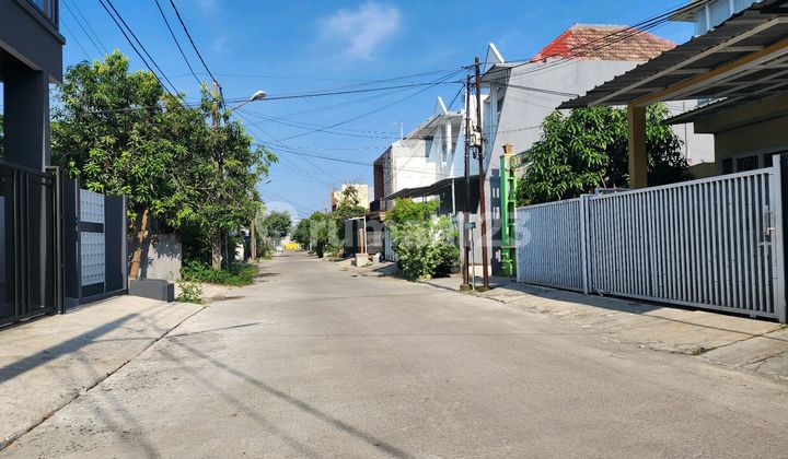 Dijual Rumah Cakep Bulevar Hijau, Baru Jadi Tinggal Isi Perabot 2