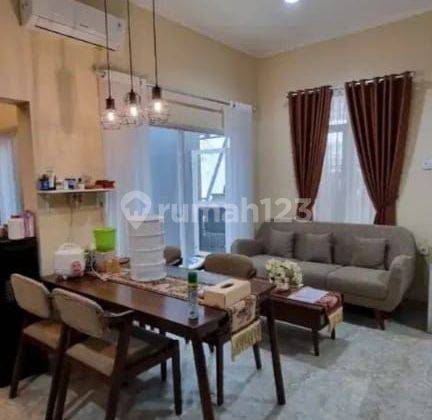 Rumah 2 Lantai Fully Furnished Di Graha Raya 1