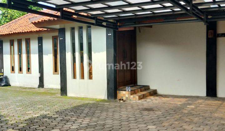 Rumah Dg Taman Super Luas di Veteran Jakarta Selatan Dm 9757 7