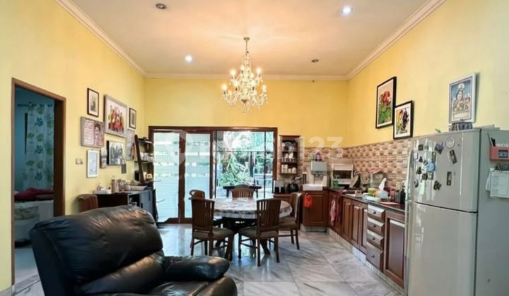 Rumah dengan Tanah yang Luas di Bintaro Tangsel Ut-17837 2