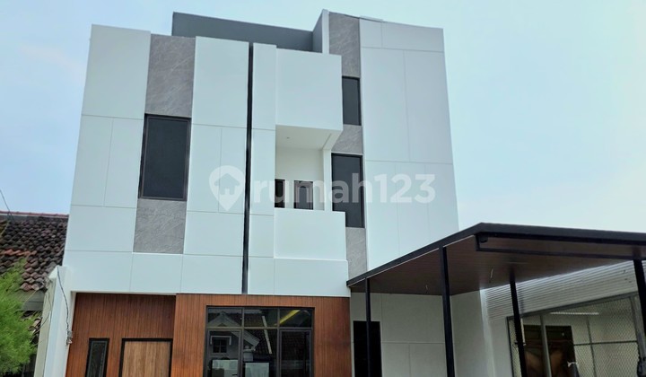 Rumah 3 Lantai Jarang Ada Dijual di Cluster Graha Raya Bintaro GB14905 1