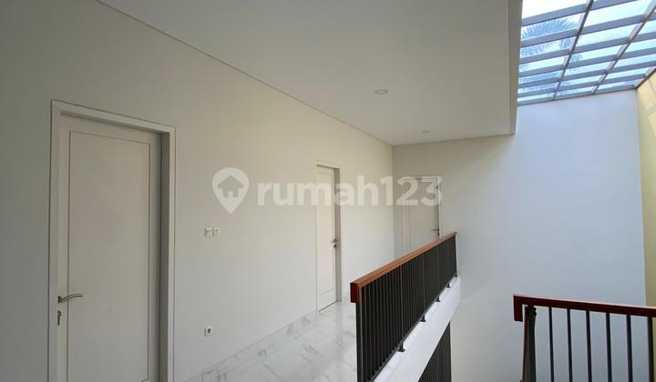 Rumah Hook 2 Lantai Dijual NEgo di Sektor 8 Bintaro Jaya BS-16720 2