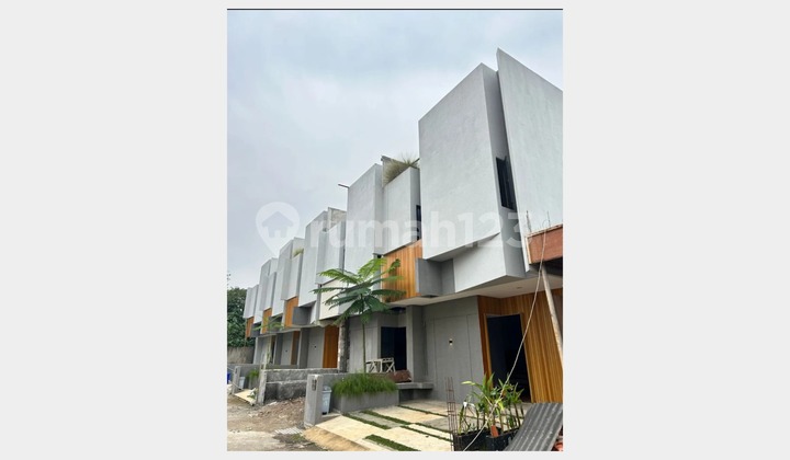 Rumah Brand New Lokasi Strategis dekat Stasiun DR-17452