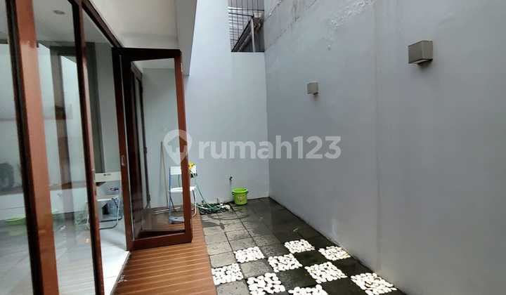 Rumah Dgn 2 Lantai Dlm Cluster di Bintaro Tangsel Gb-17681
