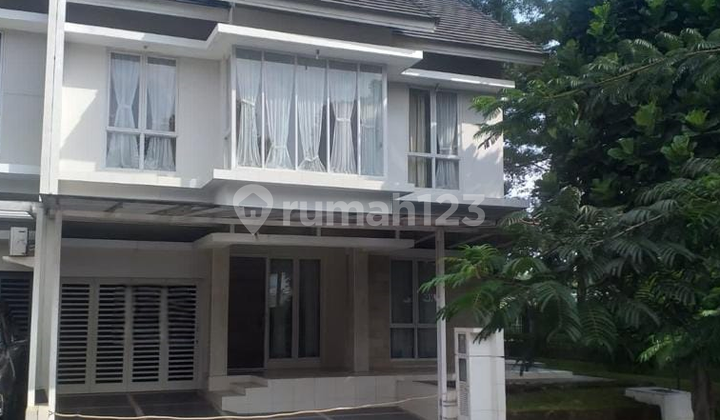 Hook House Strategic Location in Bintaro Tangsel Gb-8114