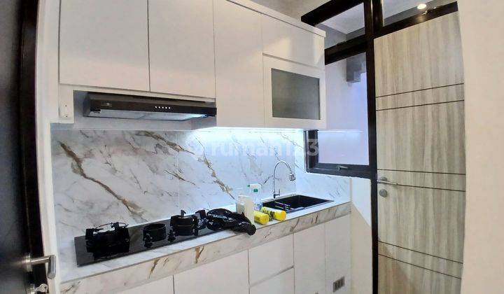 Taman Yang Luas Dan Desain Modern, Rumah Di Kucica Bintaro 15028 2