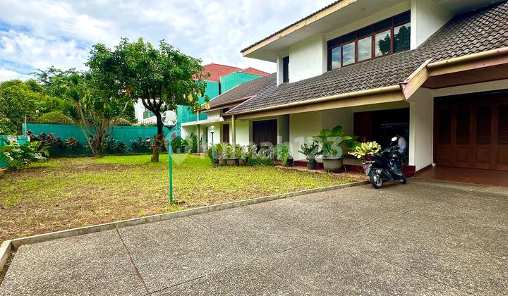 Rumah dengan Tanah yang Luas di Kebon Jeruk Jaksel Ds-17795