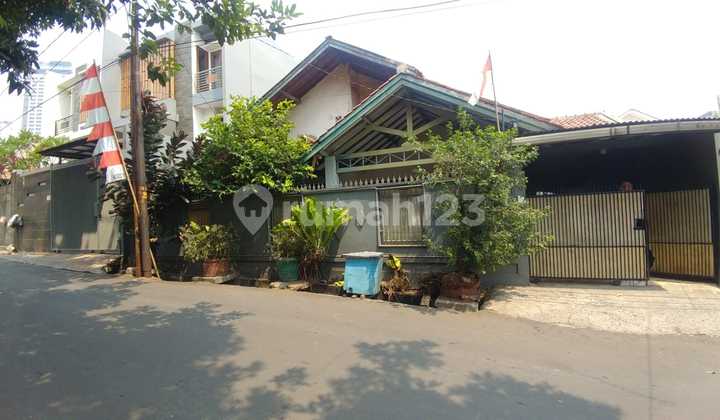 House Suitable for Business and Boarding in Kebayoran, South Jakarta Gb-17590 House Suitable for Business and Boarding in Kebayoran, South Jakarta Gb-17590