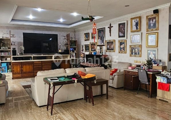 Rumah Mewah Inc Swimming Pool di Pondok Indah Jakarta Selatan LR-17175