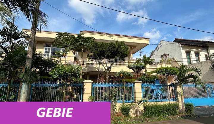 Dijual Rumah Asri 2 Lantai Lokasi Strategis di Sektor 1 Bintaro Jaya UT-17011