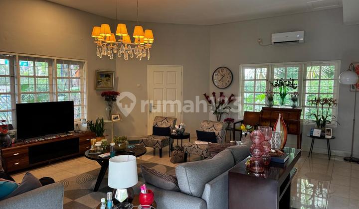 Rumah dengan Tanah yang Luas di Joglo Jakbar Wt-17756 2