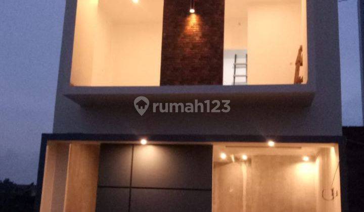 Rumah Dijual Di Jakarta Timur,2 Lt 900 Jutaan Dekat Tol Cibubur 2