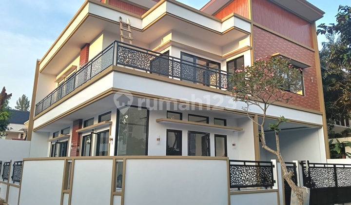 For Sale: Boulevard Kencana Loka BSD House