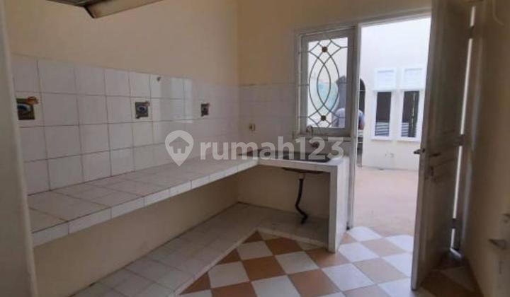 Tenggilis Utara Habis Renovasi Furnished 1