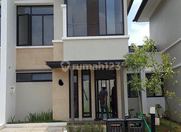 Rumah 2 Lantai Depan Taman di Eminent Bsd City 1