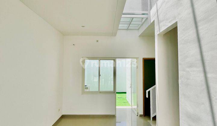 Rumah Modern 2 Lantai Dengn Design Unic Pertama Di Sidoarjo 2