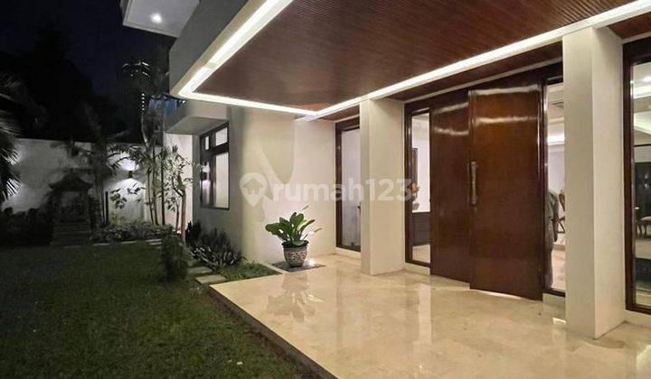 Dijual Rumah 2 Lantai Full Furnished Dengan Private Pool di Permata Hijau 2