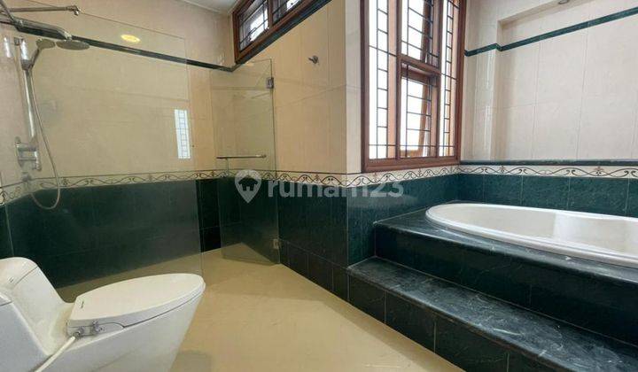 Disewakan Rumah 2 Lantai Cocok Untuk Kantor di Area Senopati Jakarta Selatan 4