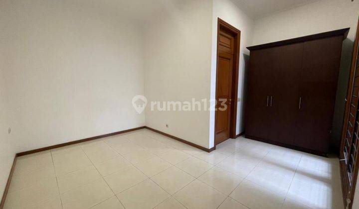 Disewakan Rumah 2 Lantai Cocok Untuk Kantor di Area Senopati Jakarta Selatan 12