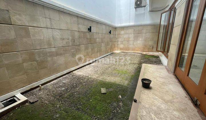 Disewakan Rumah 2 Lantai Cocok Untuk Kantor di Area Senopati Jakarta Selatan 18